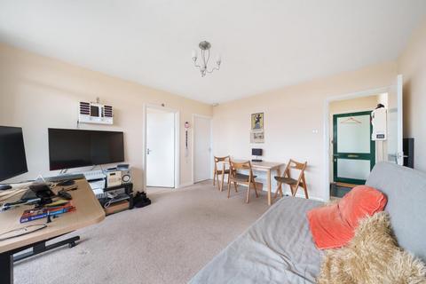 1 bedroom flat for sale, Caroline Court, The Chase, Stanmore HA7