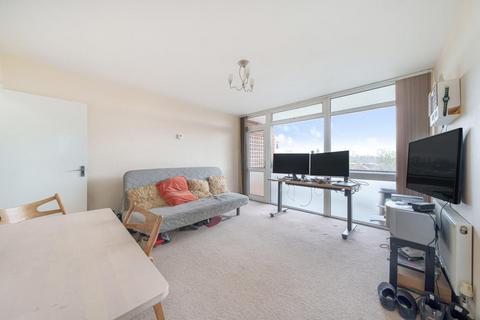 1 bedroom flat for sale, Caroline Court, The Chase, Stanmore HA7