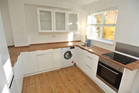 3 bedroom duplex to rent - Church Street, Weybridge KT13