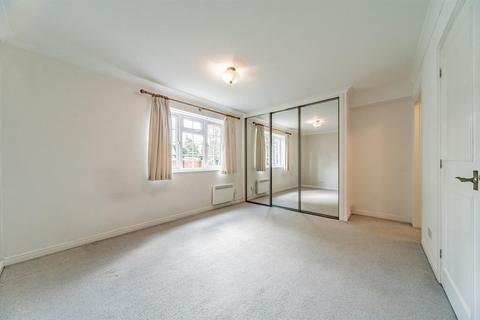 2 bedroom apartment for sale, Albany Court, Weybridge KT13