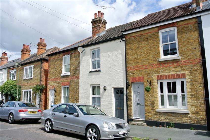 Radnor Road, Weybridge KT13 3 bed house £1,825 pcm (£421 pw)