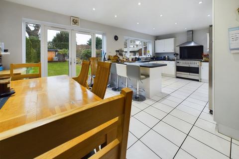 60 Beech Close, Hersham, Walton-on-thames, KT12 5RQ