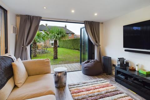 60 Beech Close, Hersham, Walton-on-thames, KT12 5RQ
