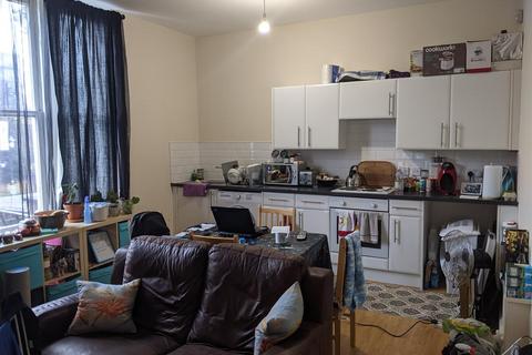 2 bedroom flat to rent - Cedar Road, London