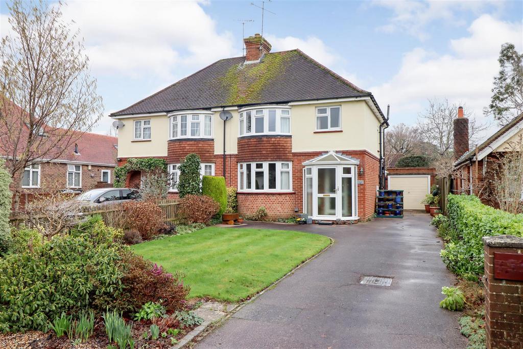 Comptons Lane, Horsham 3 bed semidetached house for sale £525,000