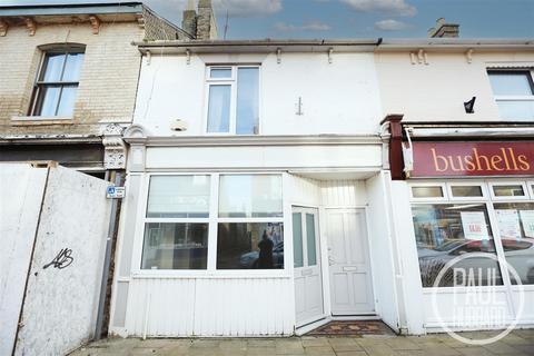 Shop to rent, London Road South, Lowestoft, Suffolk