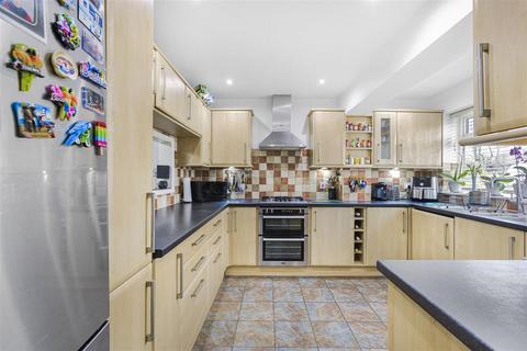29 Brookside, Hertford, SG13 7LJ