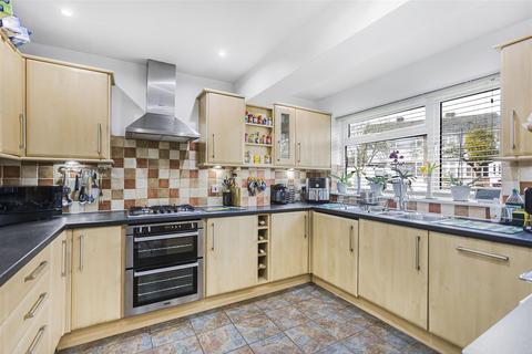 29 Brookside, Hertford, SG13 7LJ