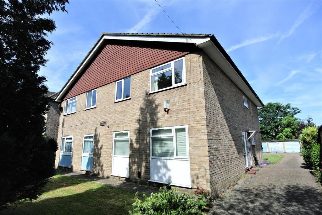 Fordbridge Road, Ashford TW15 2 bed apartment £1,650 pcm (£381 pw)