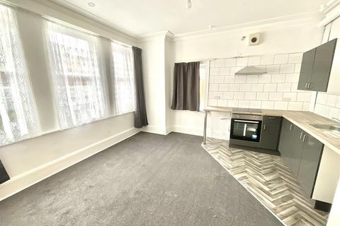 1 bedroom flat to rent, Trafalgar Road, Scarborough