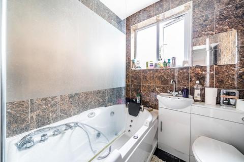 16 Oakmere Road, London, SE2 0XX