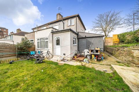16 Oakmere Road, London, SE2 0XX