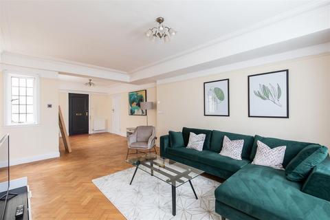 3 bedroom apartment for sale, Chiltern Court, Baker Street, London NW1