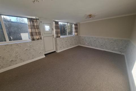 3 bedroom terraced house to rent, Staindrop Road, West Auckland