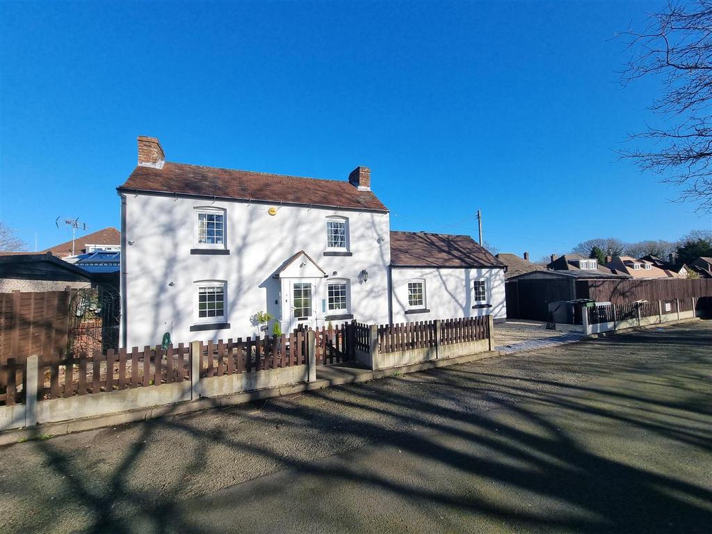 Station Road, Wythall 2 bed cottage for sale £350,000