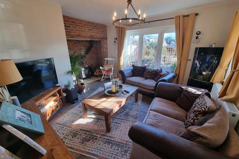 2 bedroom cottage for sale, Station Road, Wythall