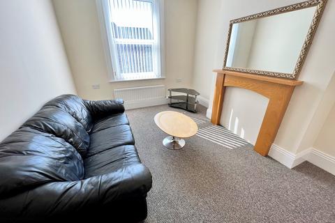 4 bedroom apartment to rent, Hylton Road, Sunderland, SR4