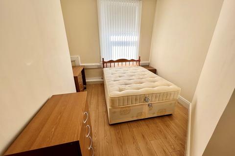 4 bedroom apartment to rent, Hylton Road, Sunderland, SR4