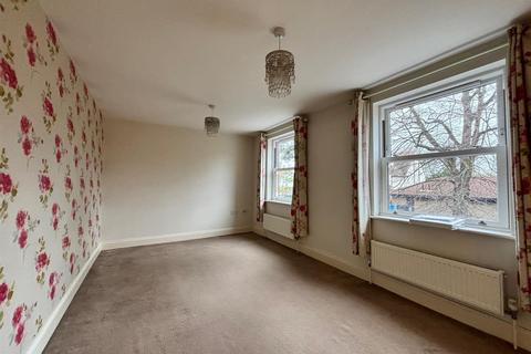 1 bedroom apartment for sale, Crouch Oak Lane, Addlestone KT15