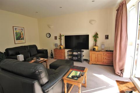 1 bedroom apartment for sale, Willow Mews, New Haw KT15