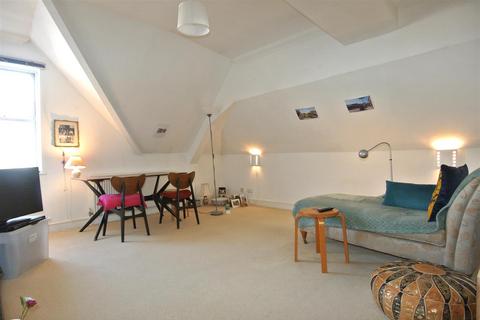 1 bedroom apartment for sale, Guildford Street, Chertsey KT16