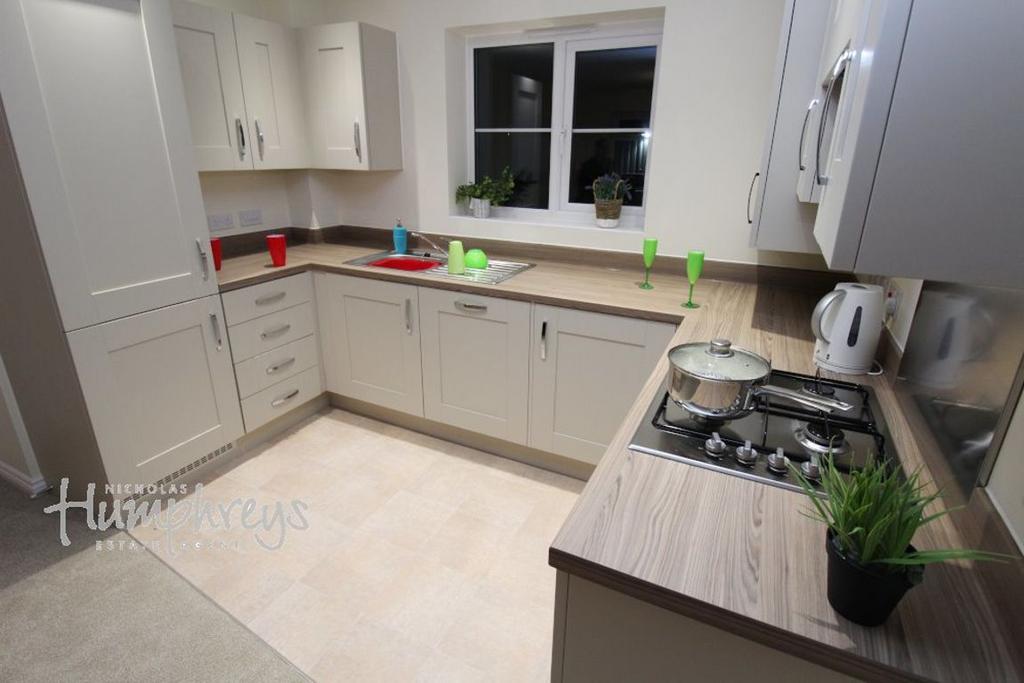 Field Sidings Way, Dudley DY6 2 bed apartment £850 pcm (£196 pw)