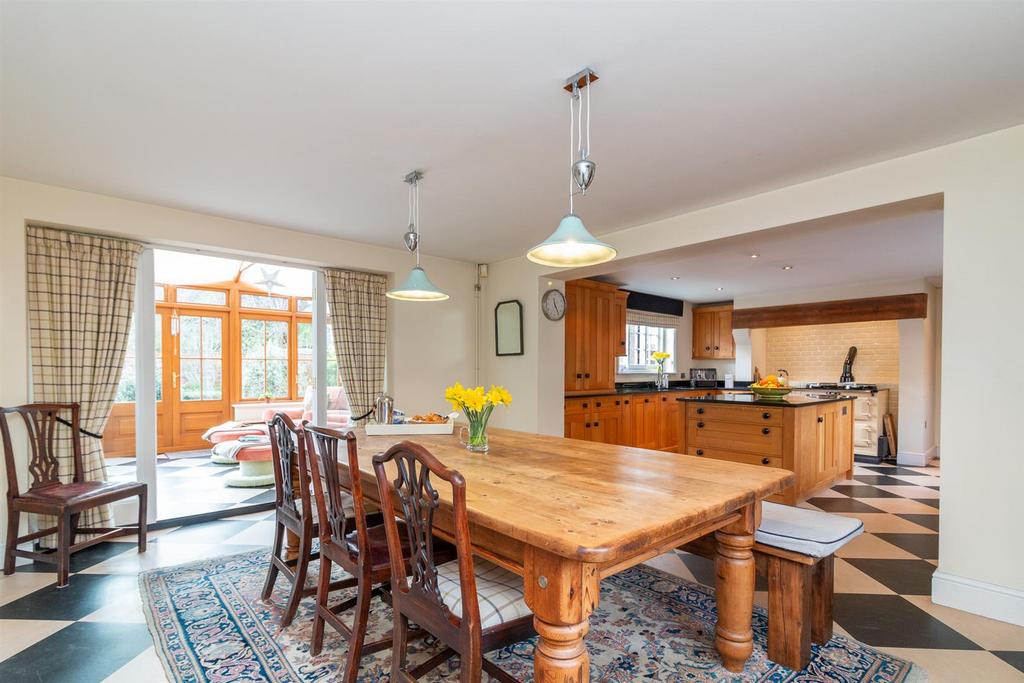Kitchen/dining