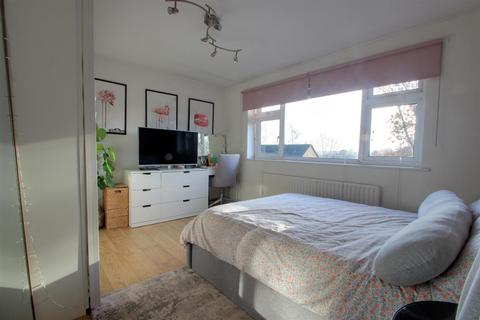 13 Archer Close, Kings Langley, WD4 9HF
