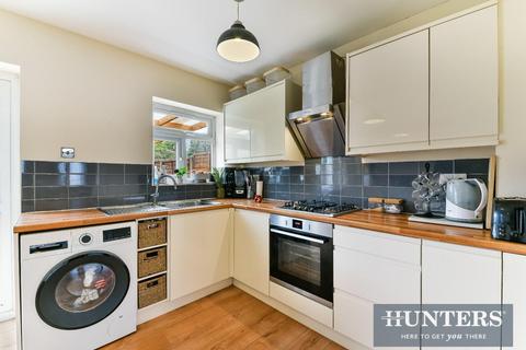 4 bedroom terraced house to rent - Moulton Avenue, Hounslow