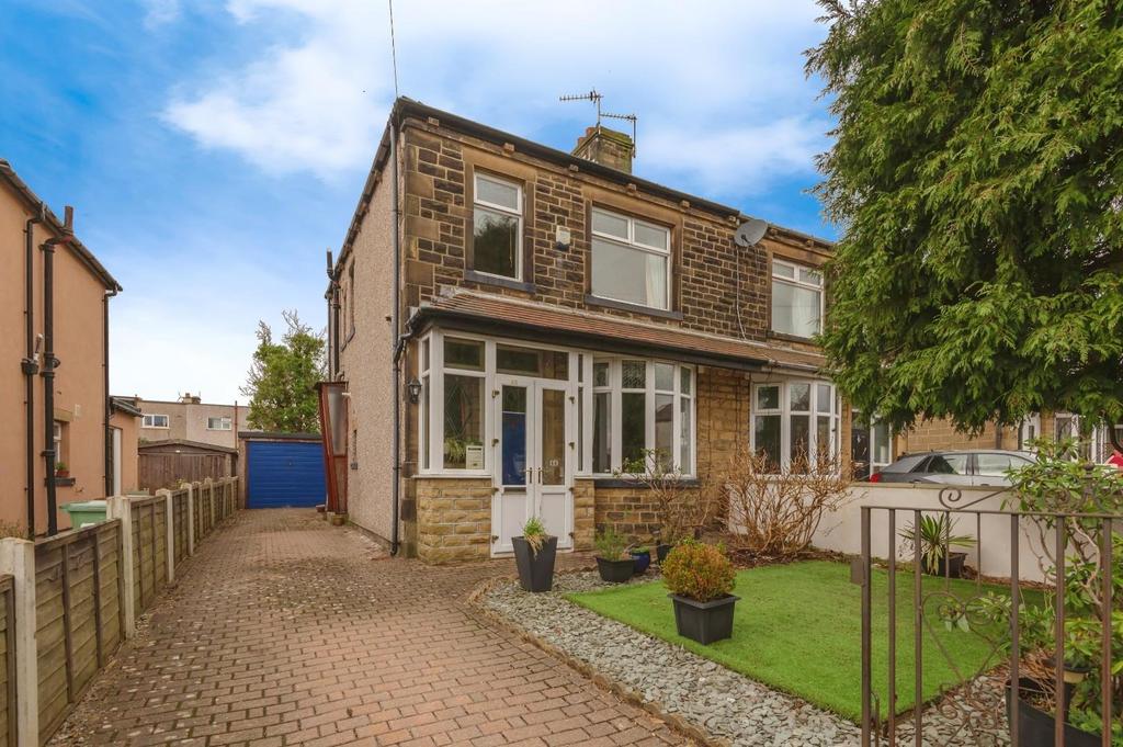 Peckover Drive, Pudsey, LS28 8EF 3 bed semidetached house £230,000
