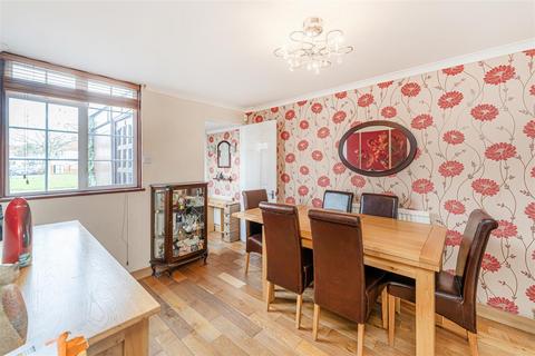 3 bedroom end of terrace house for sale - Sinclare Close, Enfield