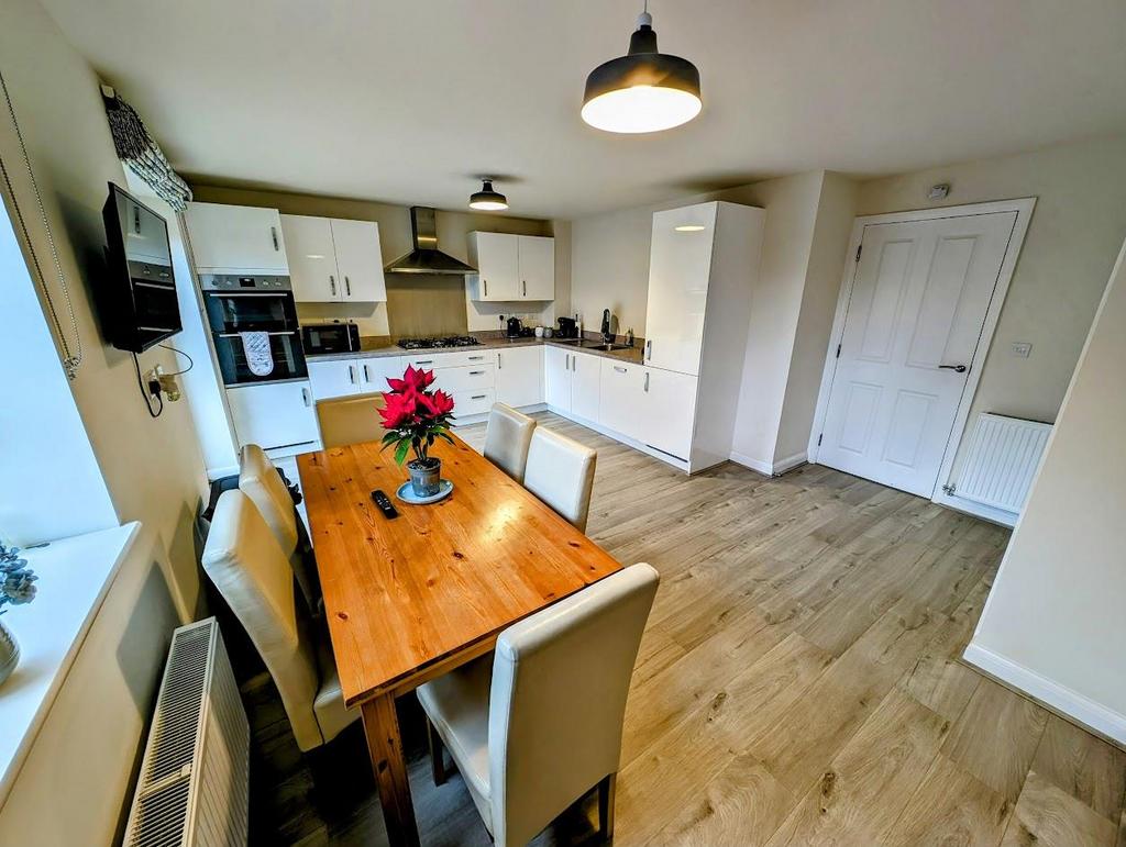 51 Fletcher Road Kitchen2.jpg
