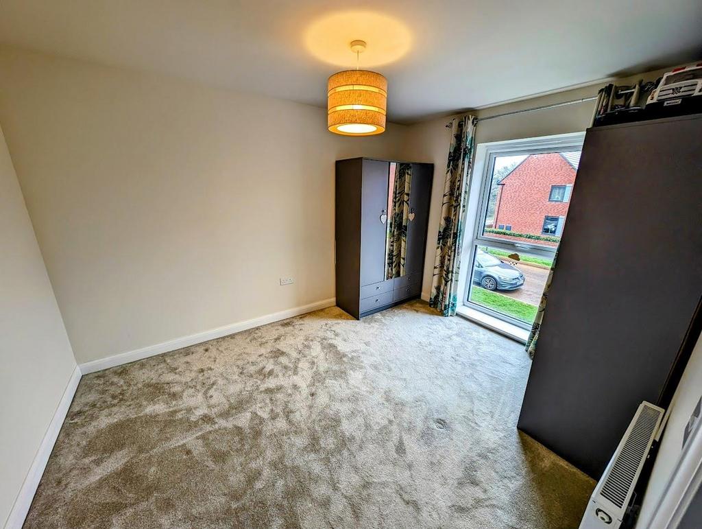 51 Fletcher Road bedroom 2.jpg