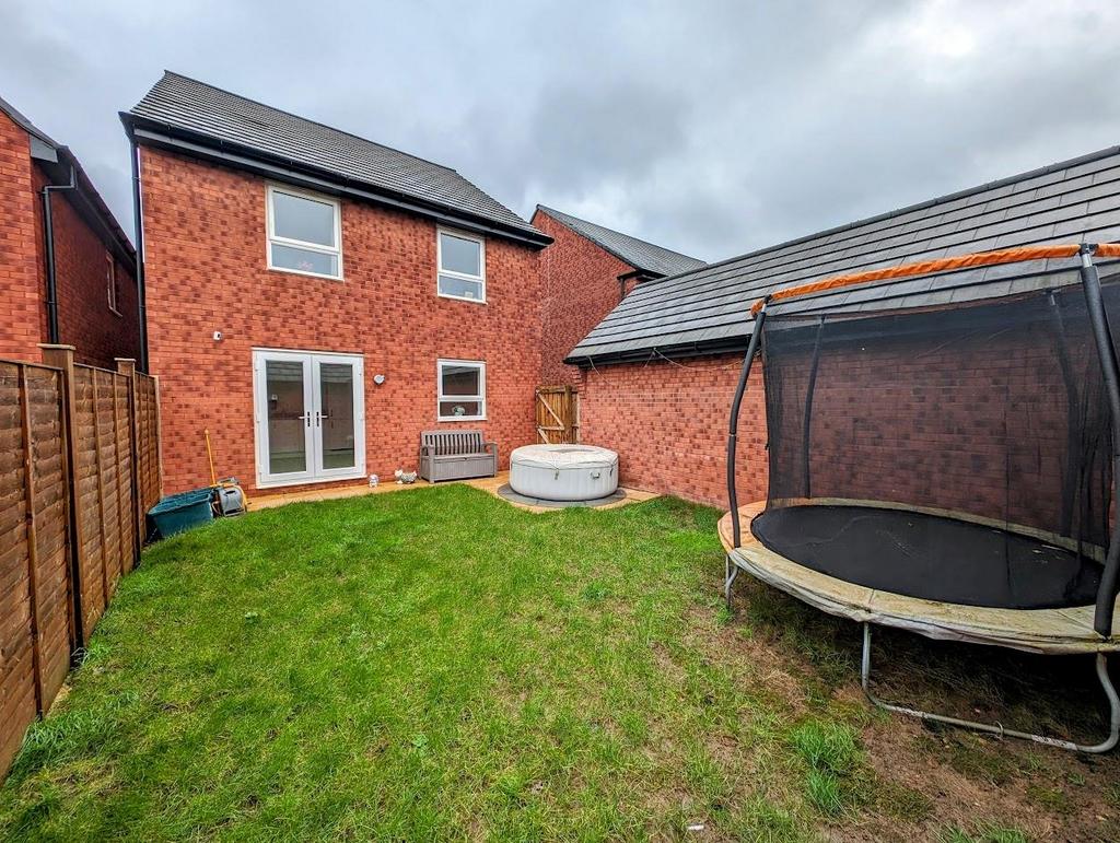 51 Fletcher Road garden 2.jpg
