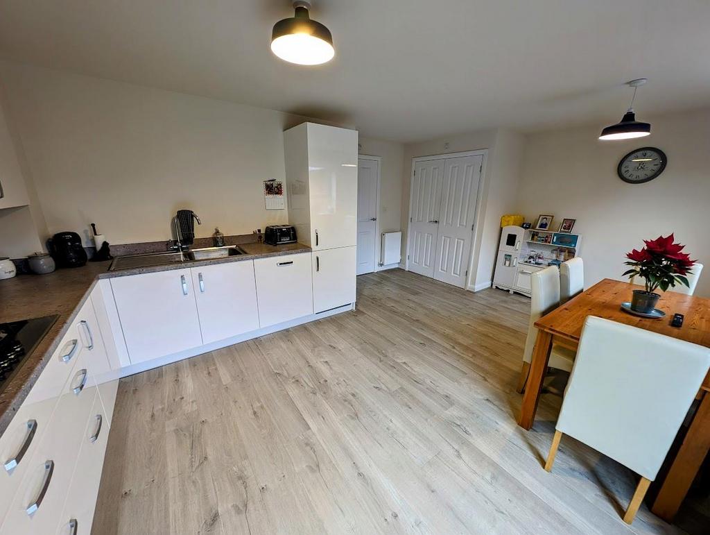 51 Fletcher Road Kitchen 3.jpg