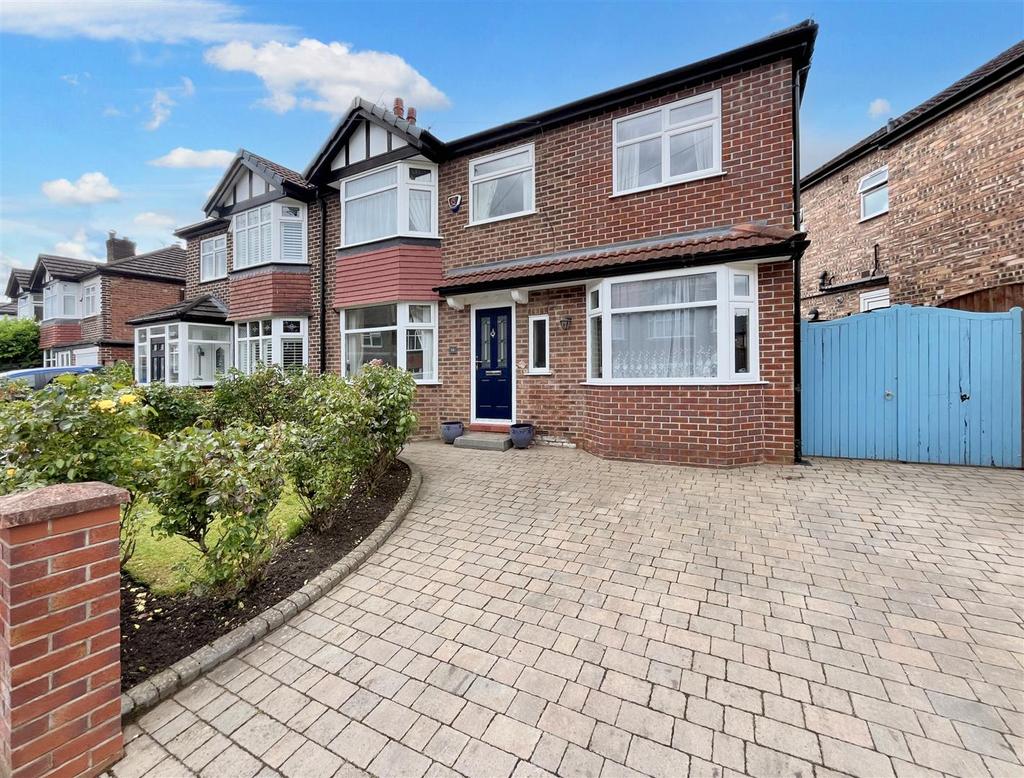 Davenham Road, Sale 3 bed semidetached house for sale £475,000