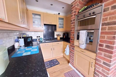 3 bedroom semi-detached house for sale, Rydal Close, Stourport-On-Severn