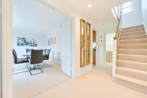 14 Griffin Road, Thame, OX9 3LB