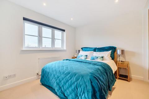 14 Griffin Road, Thame, OX9 3LB