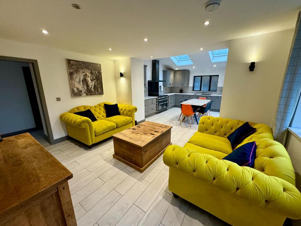 Middleton Road, MiddletonByWirksworth, DE4 4 bed cottage for sale £