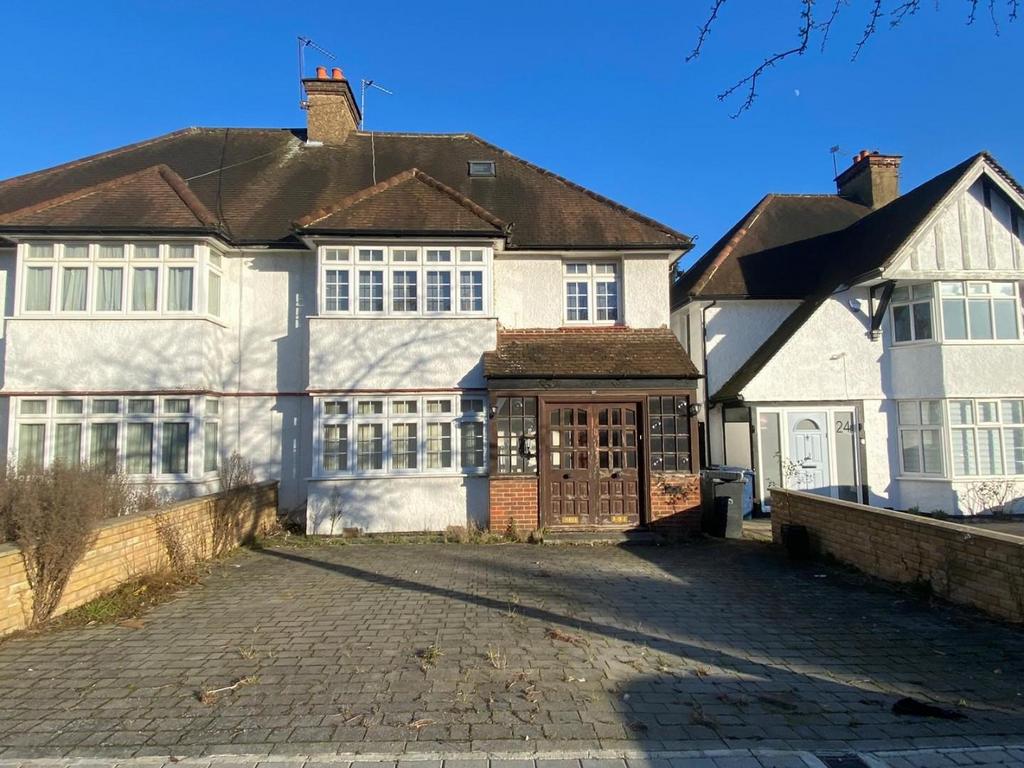 Edgwarebury Gardens, Edgware 4 bed house for sale £800,000