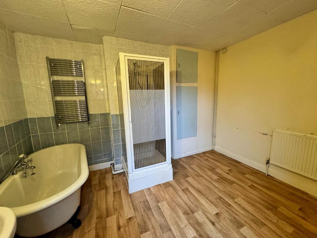 Bathroom 2.jpg