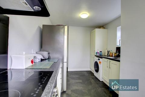 106 Blandford Drive, Coventry, CV2 2NE