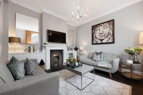 4 Adelaide Square, Windsor, SL4 2AQ