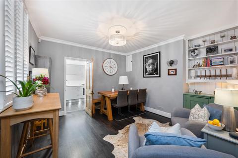 4 Adelaide Square, Windsor, SL4 2AQ