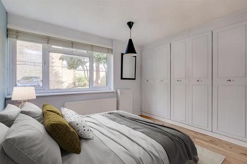 2 bedroom flat for sale, Westover Road, London