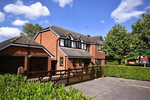 4 bedroom detached house for sale, Poplar Close, Sutton-On-Trent, Newark