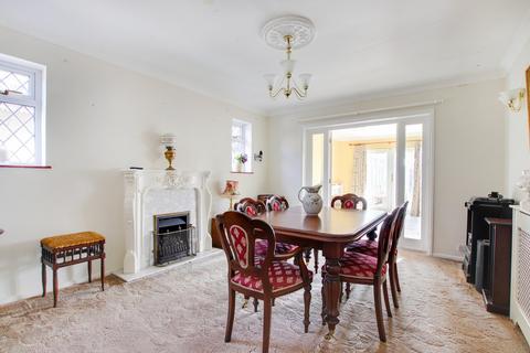 4 bedroom chalet for sale, Hengistbury Road, Barton on Sea, New Milton, BH25