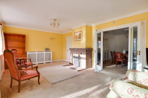 4 bedroom chalet for sale, Hengistbury Road, Barton on Sea, New Milton, BH25