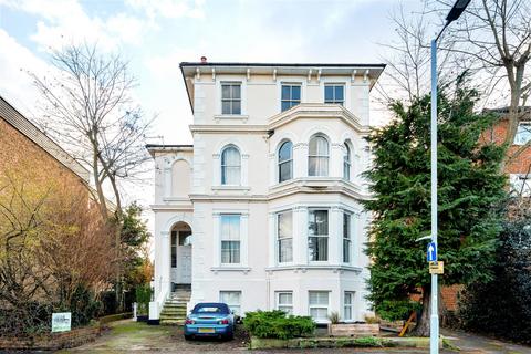 1 bedroom apartment for sale, Uxbridge Road, Kingston Upon Thames